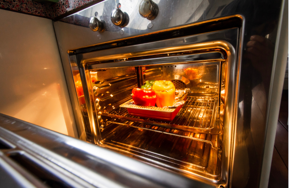Baking Bliss: Crafting the Ultimate Christmas Cake in Smart Oven with AI-Powered Precision